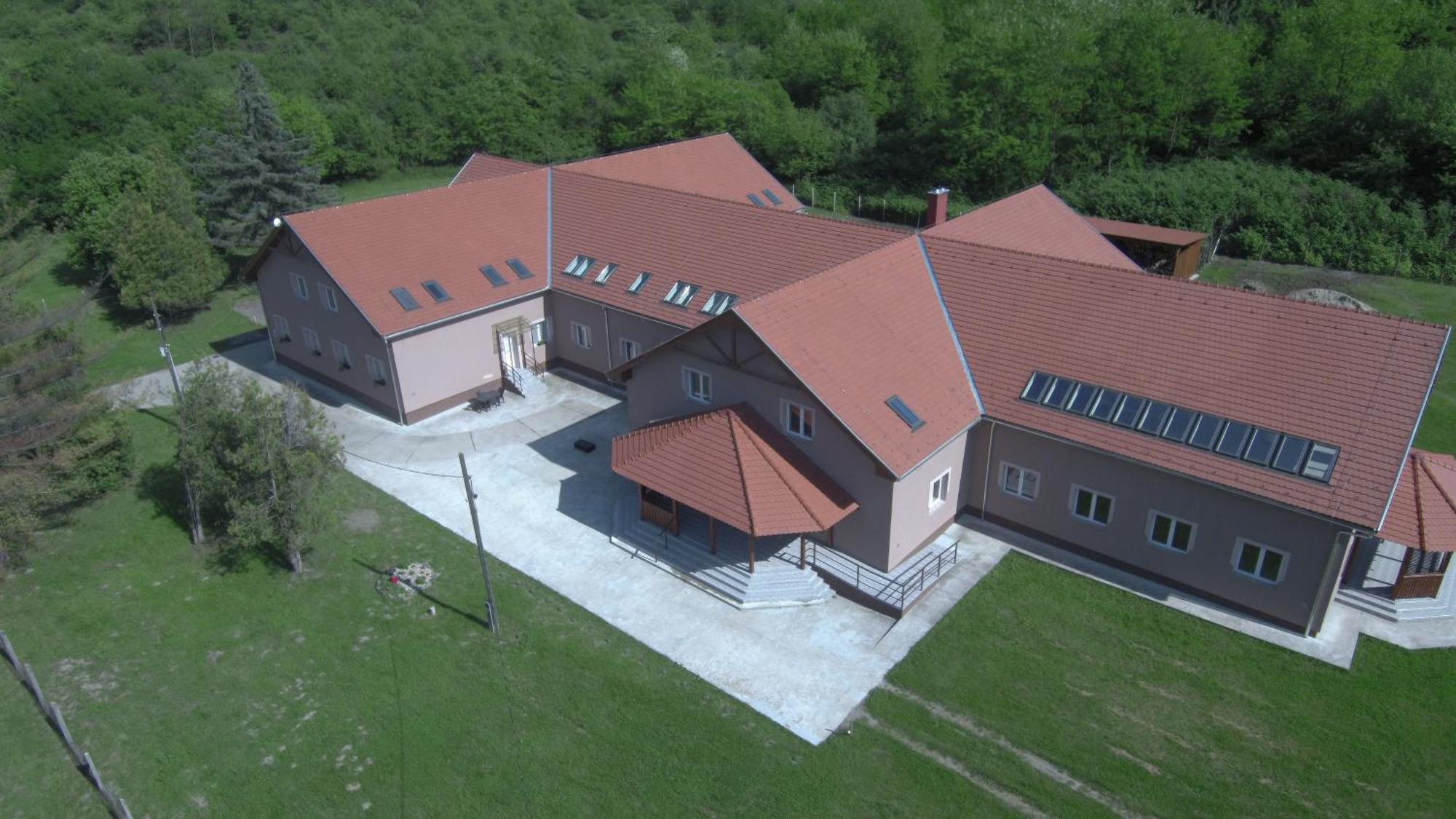 Izisz Apartman Matraterenye Exterior photo